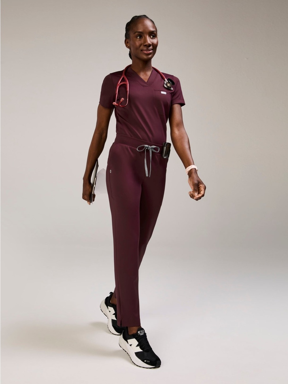 Figs Women's Formx scrub set in burgundy